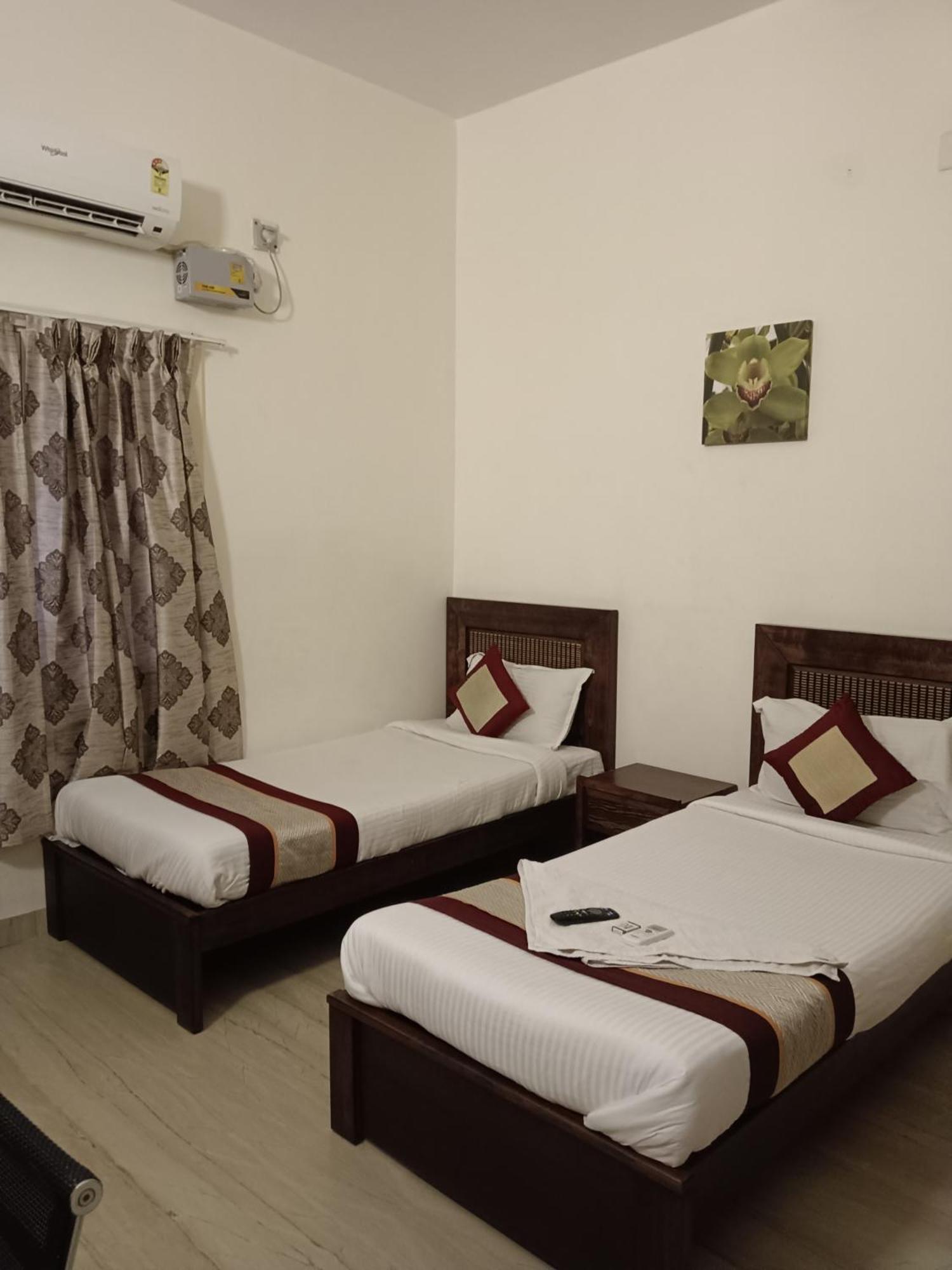 צ'נאי Iris Comfort Inn מראה חיצוני תמונה