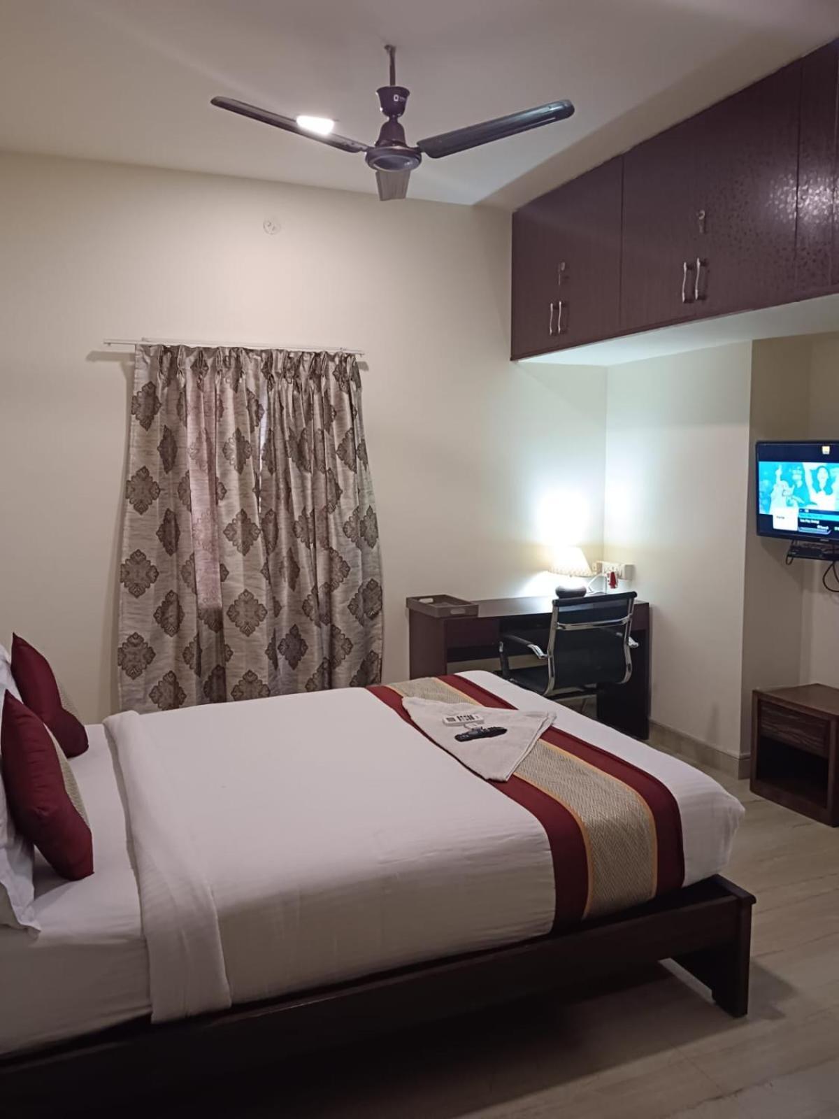 צ'נאי Iris Comfort Inn מראה חיצוני תמונה