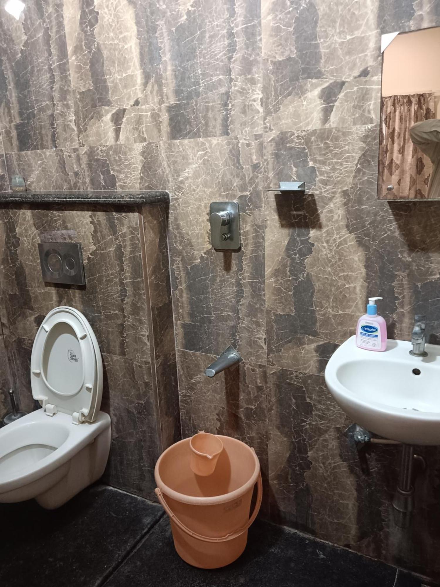צ'נאי Iris Comfort Inn מראה חיצוני תמונה